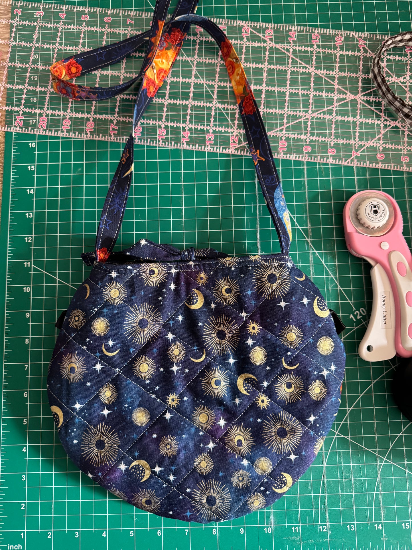 Round celestial moon purse