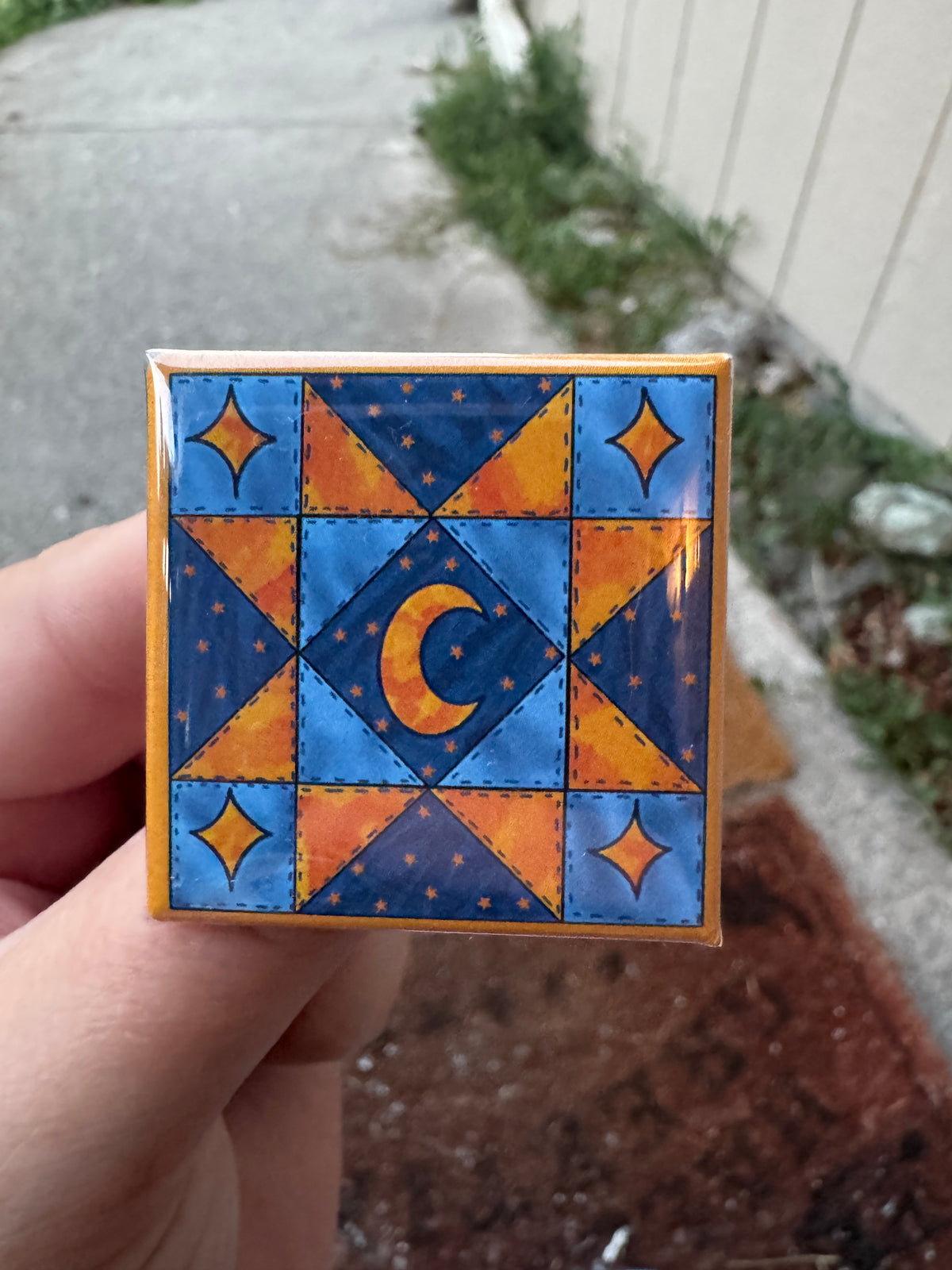 Quilted moon square button