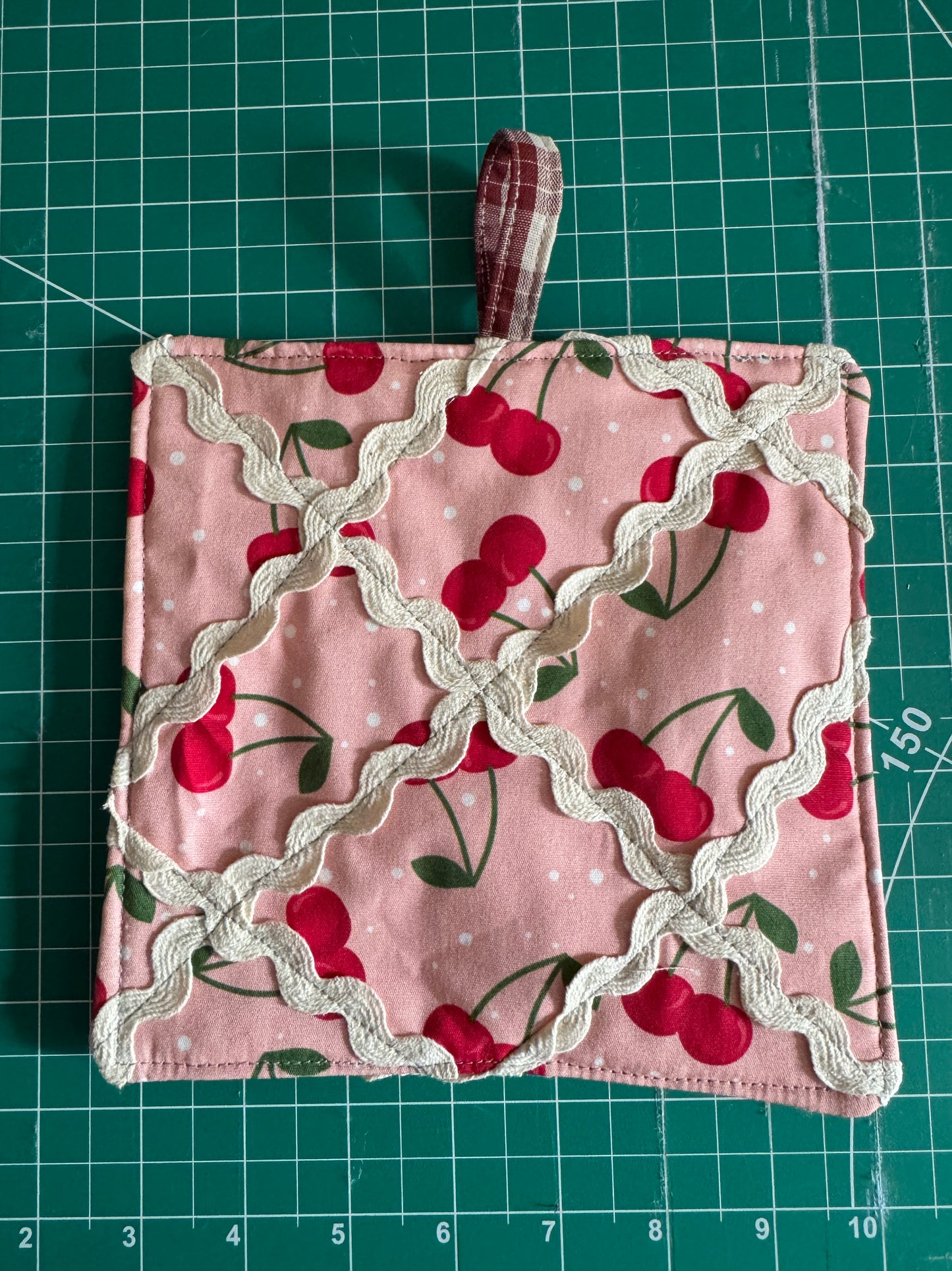 Cherry pie pot holder