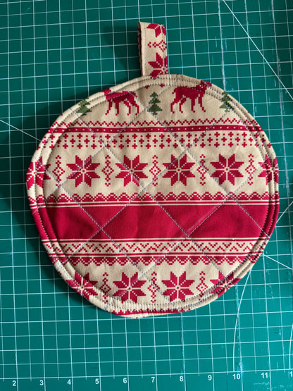 Round holiday potholder