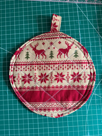 Round holiday potholder
